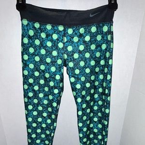 - Nike Dri-Fit 3/4 Leggings